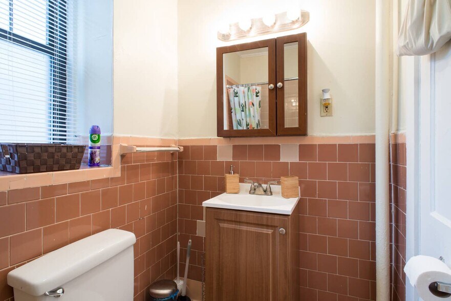 Building Photo - 31 Queensberry St