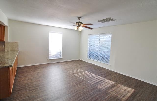 Building Photo - 313 Woodhaven Dr