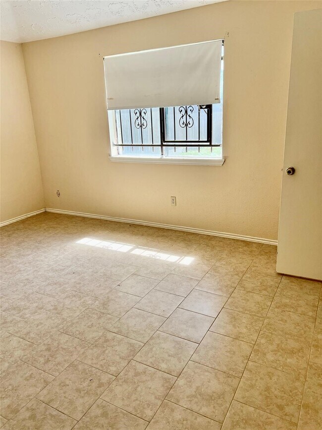 Building Photo - 11627 Cliveden Dr