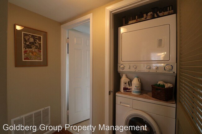 Building Photo - 2 br, 1 bath House - 3800 39th Street NW #...