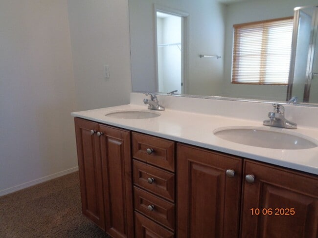 Building Photo - Large 2 Story Offering 3419 sq. ft. and 5 bedrooms plus loft