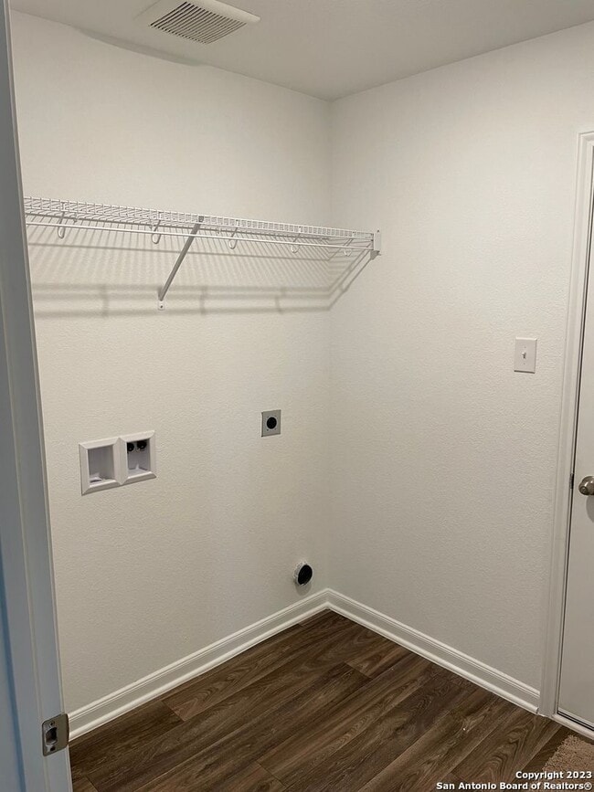 Building Photo - 10930 Chatham Ct