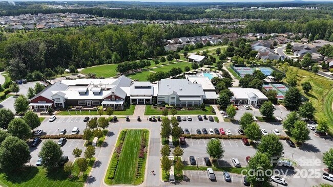 Building Photo - 305 Hemlock Bluff Ct