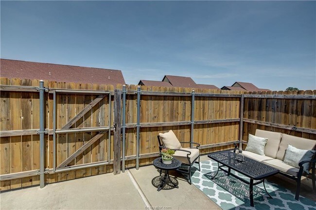 Building Photo - 119 Deacon Dr W