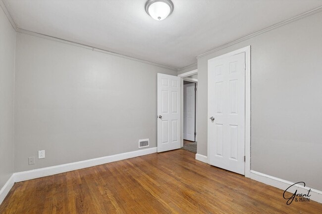 Building Photo - $1400 3 bedroom