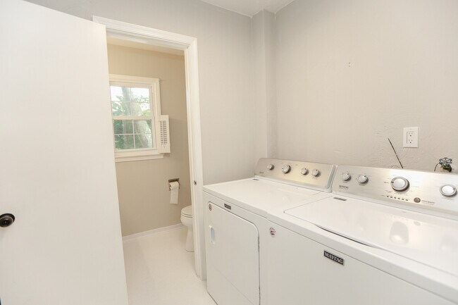 Building Photo - 3 Springmeadow Ct