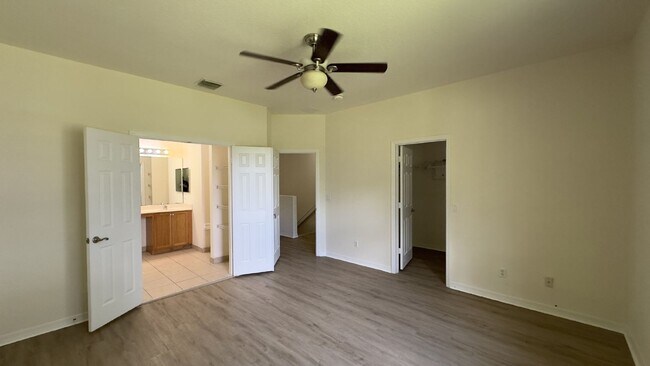 Building Photo - 3042 Grandiflora Dr