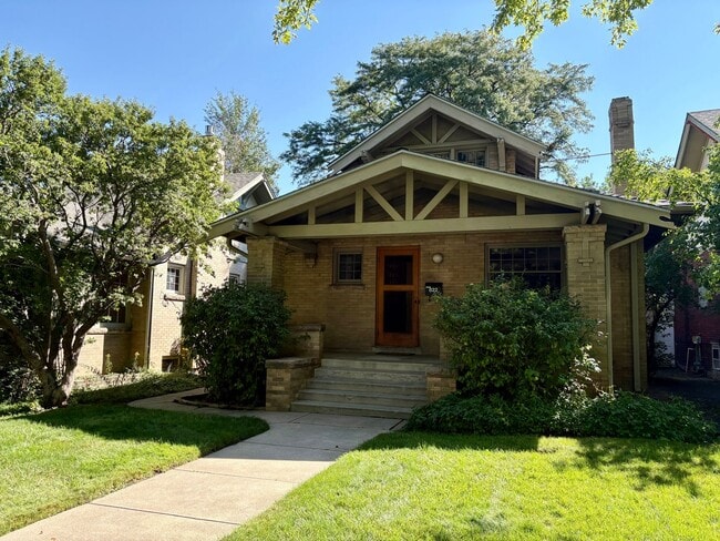 Building Photo - Traditional Congress Park Gem - 2 bed, 1 B...