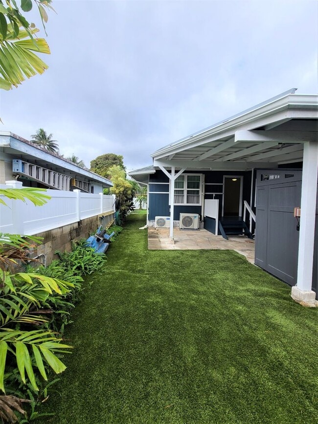 Building Photo - Coconut Grove  - fully fenced Beautiful du...
