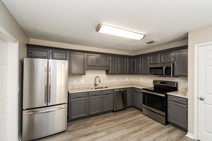 Building Photo - 2858 Lantana Lakes Dr W