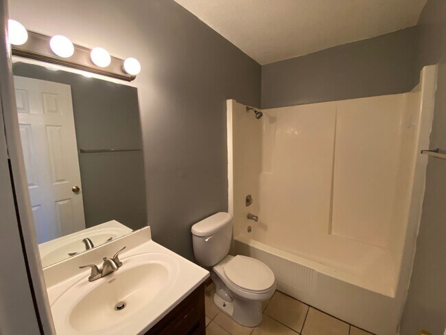 Building Photo - 131 Maple Grove Way