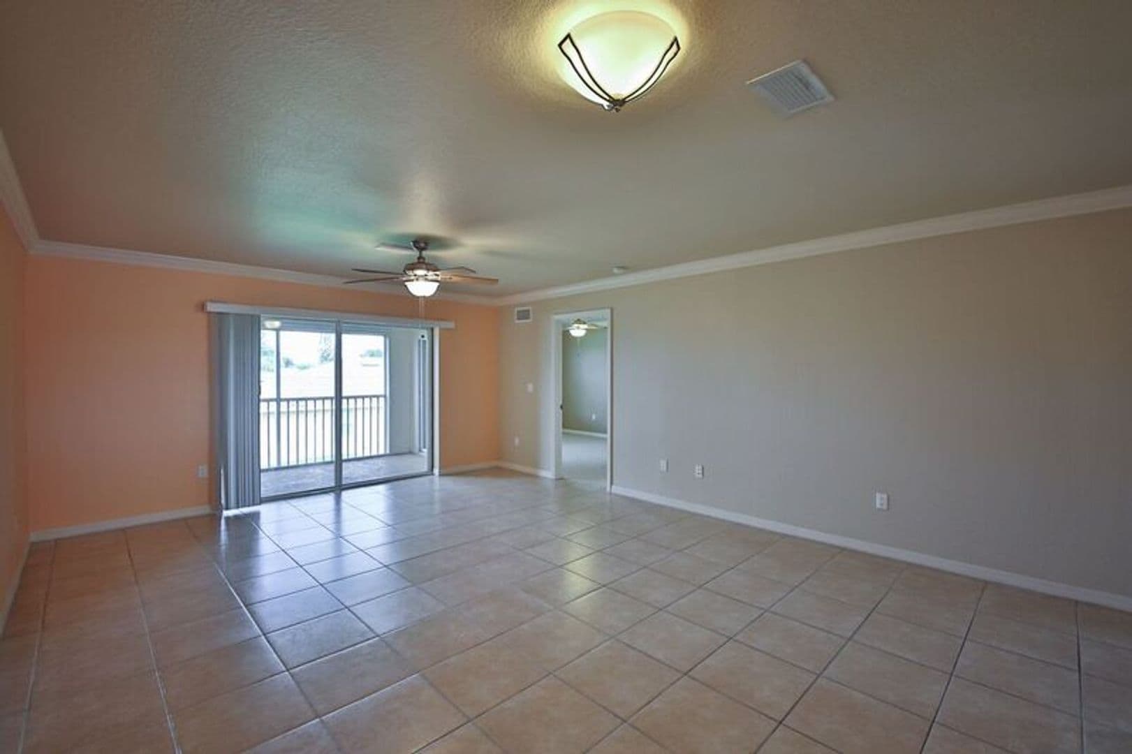 Building Photo - Santa Barbara Villas - Move in Special