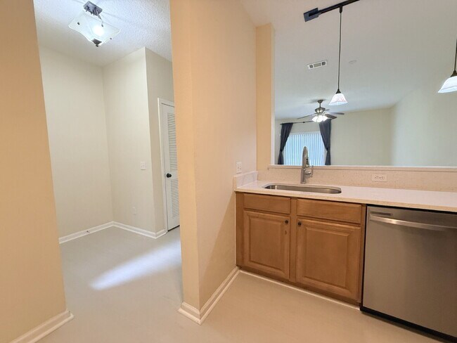 Building Photo - The Gables 2BR | 2.5BA Townhome!