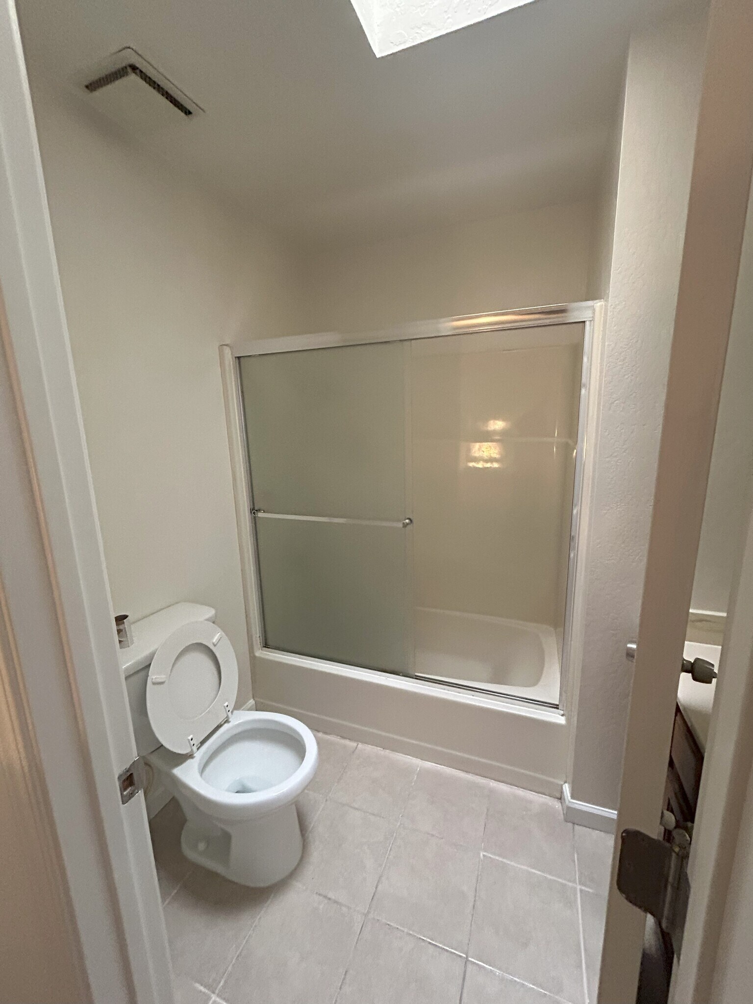 Master bathroom - 1312 Shaddick Dr