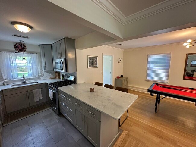 Building Photo - 1221 W Perkins Rd