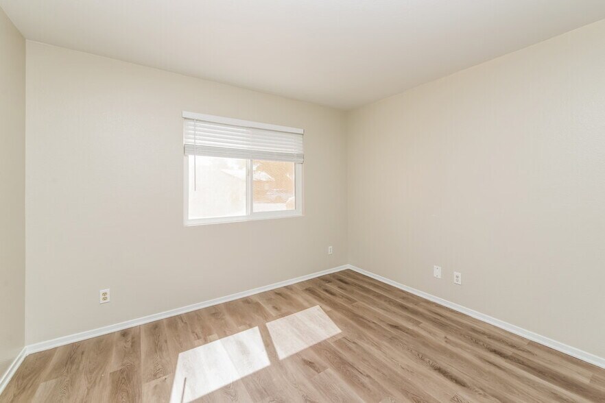 Building Photo - 5337 N Padero Dr