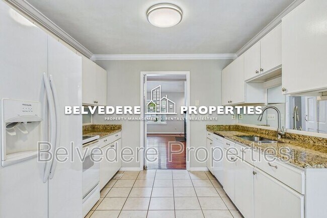 Building Photo - 18-B Park Village Ln