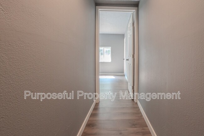 Building Photo - 516 Morrison Ave