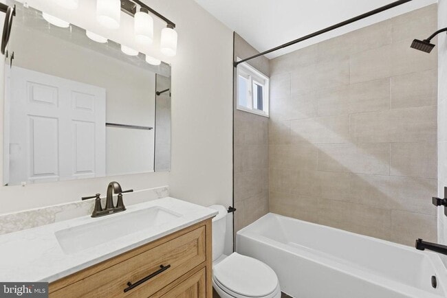 Building Photo - 923 Ridgeway St