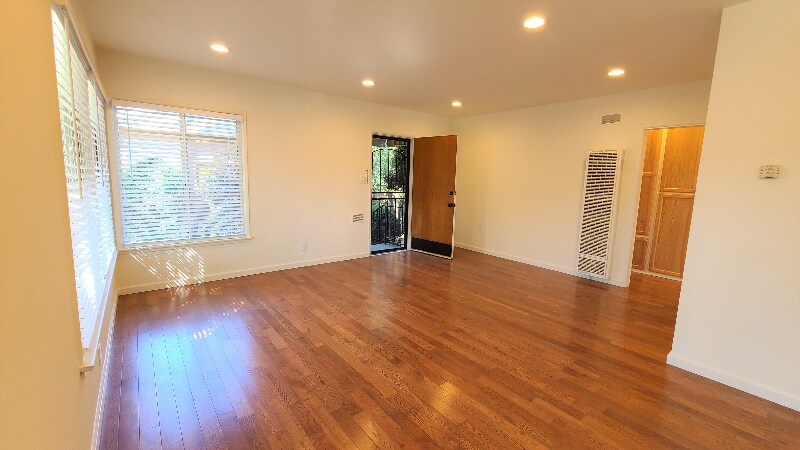 Building Photo - 2226 S Carmelina Ave