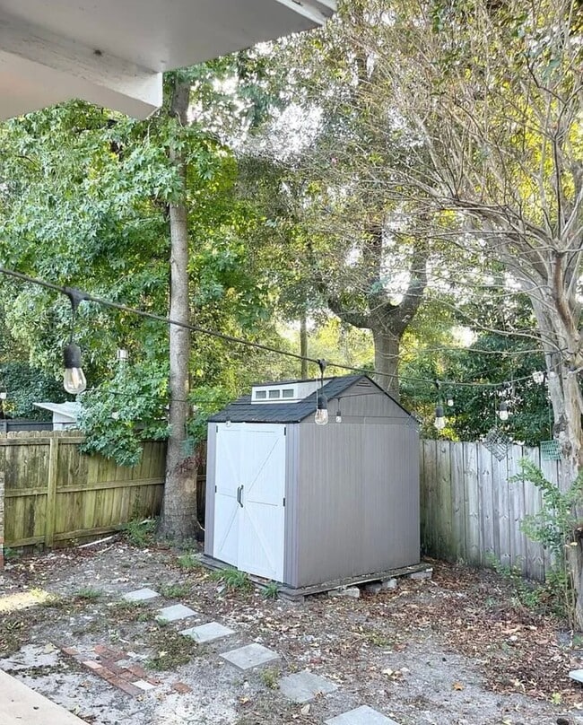 Building Photo - ***SPECIAL OFFER*** 3 Bed 1 Bath Single Family Brick Home