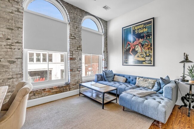 Interior Photo - 219 W Broughton St