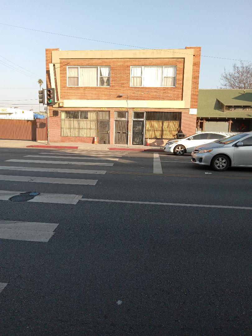 Building Photo - 4720 S Normandie Ave