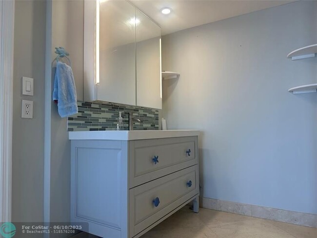 Building Photo - 3500 Galt Ocean Dr