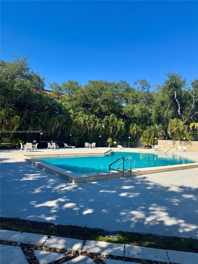 Building Photo - 605 Ives Dairy Rd