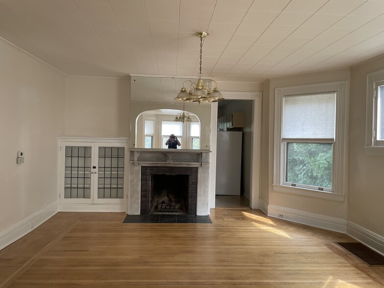 Dining Room - 70 Rutgers St