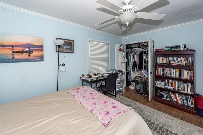 Building Photo - 3 Bedroom 2 Bath Home in West Ashley Plant...