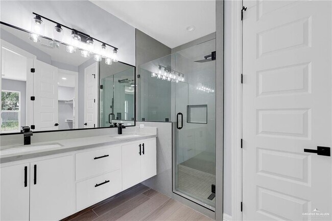 Building Photo - 7 Makayla Dr