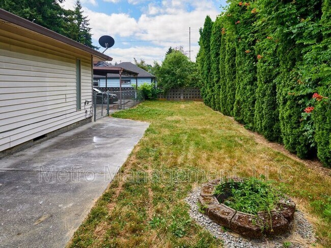 Building Photo - 4537 NE 82nd Ave