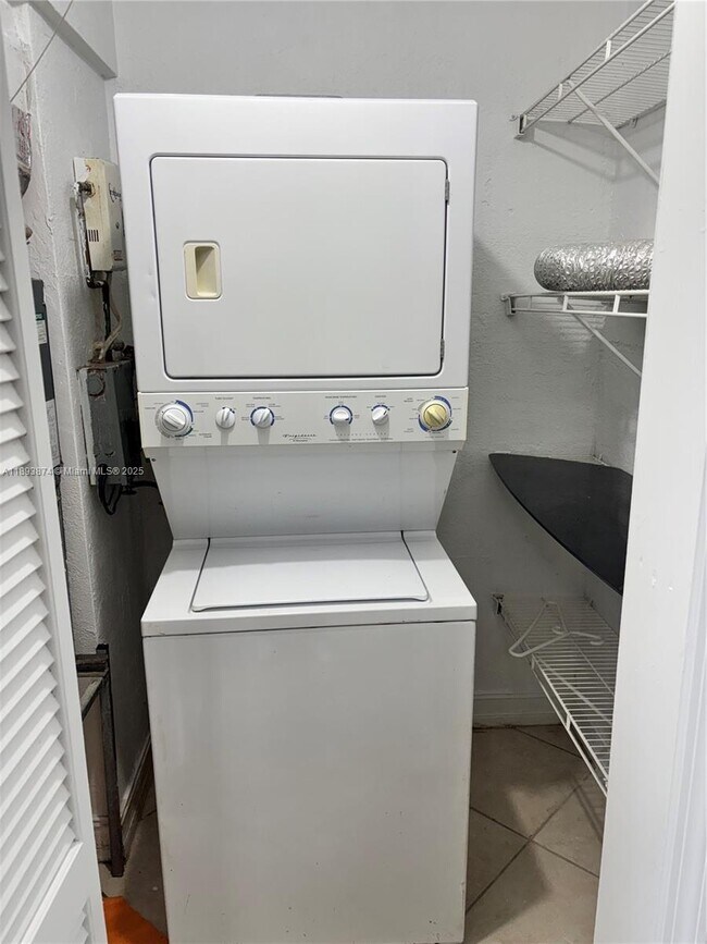 Building Photo - 8475 SW 94th St