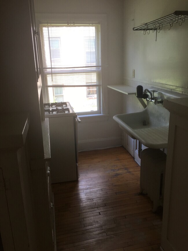 Primary Photo - 1017 Linwood Ave