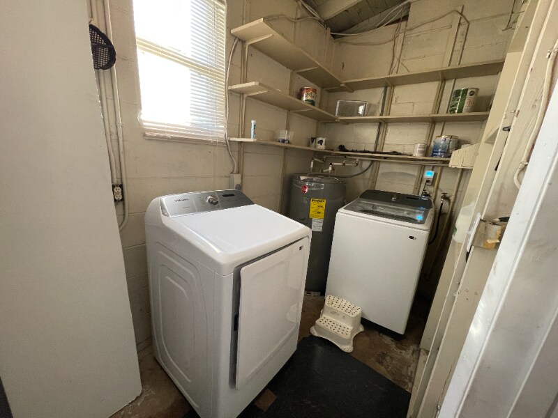 Building Photo - 10198 Luana Dr N