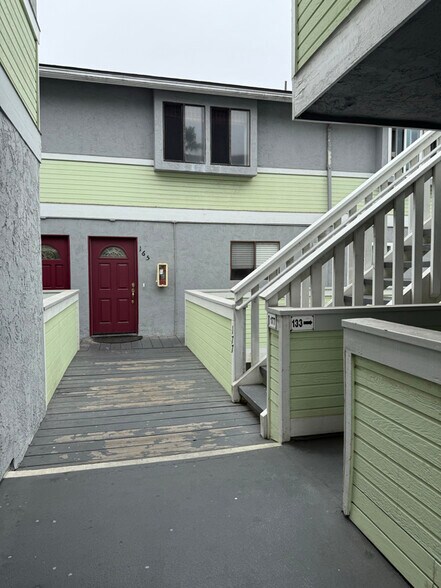 Primary Photo - 165 Palm Ave