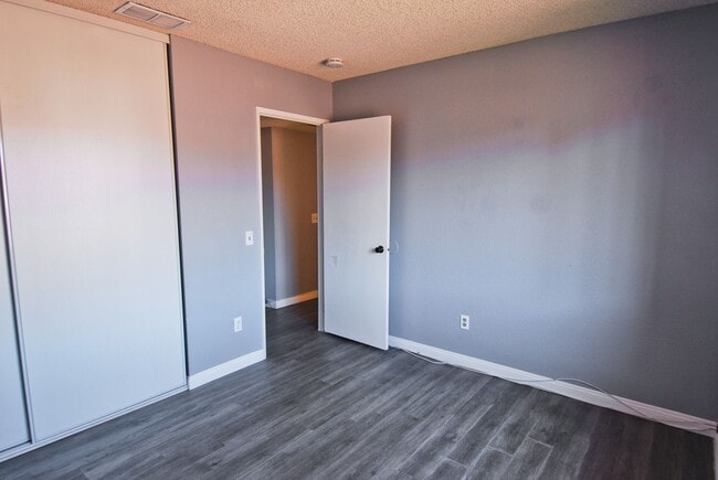 Building Photo - 1097 S Santo Antonio Dr