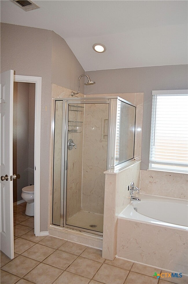 Building Photo - 423 Reservation Dr