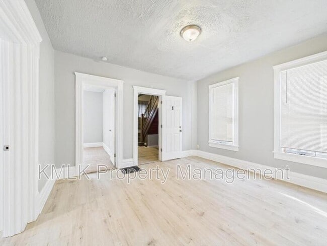 Building Photo - 635 Hazel St