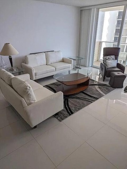 Building Photo - 5440 N Ocean Dr