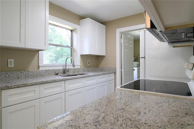Building Photo - 1388 Whitewood Dr