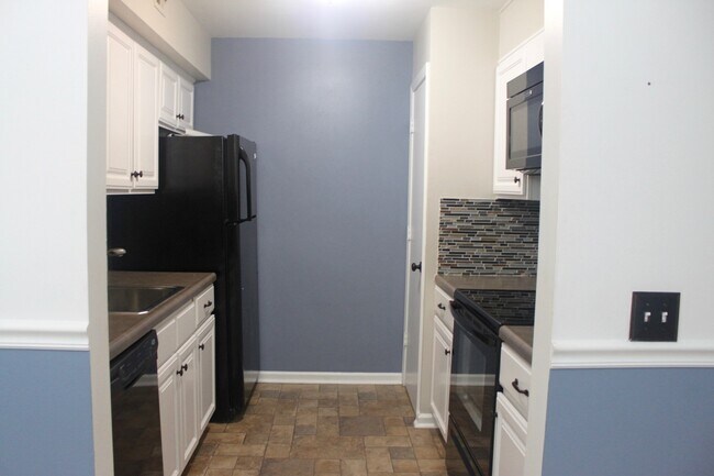 Building Photo - 2BR 2 Full Bath Condo with Modern Upgrades – Near Downtown Harrisonburg!