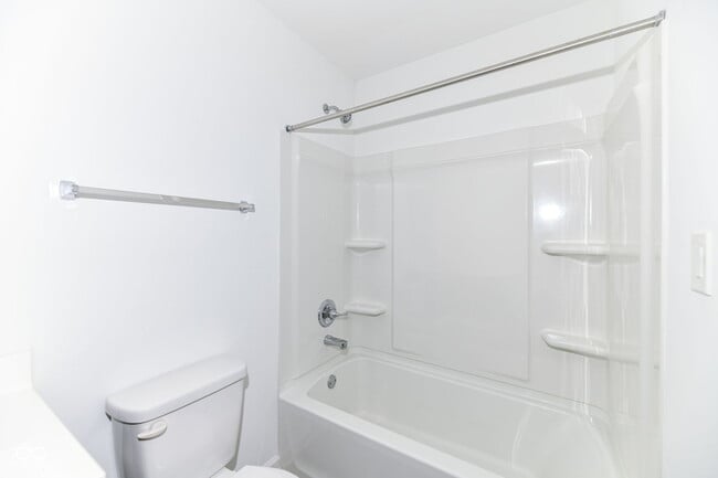 Building Photo - 5375 Maywood Dr
