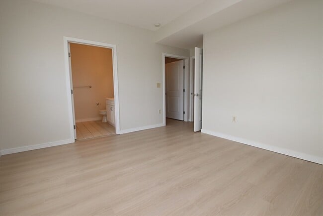 Building Photo - 175 Cottage St