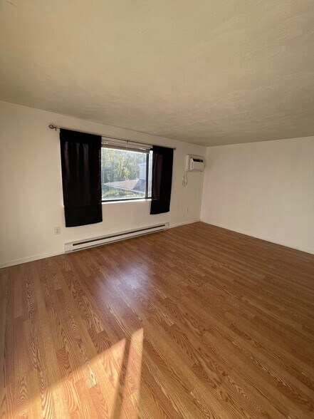 Building Photo - 51 S 86th St