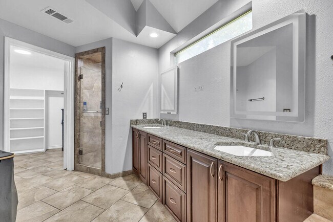 Building Photo - 6515 Amber Dr