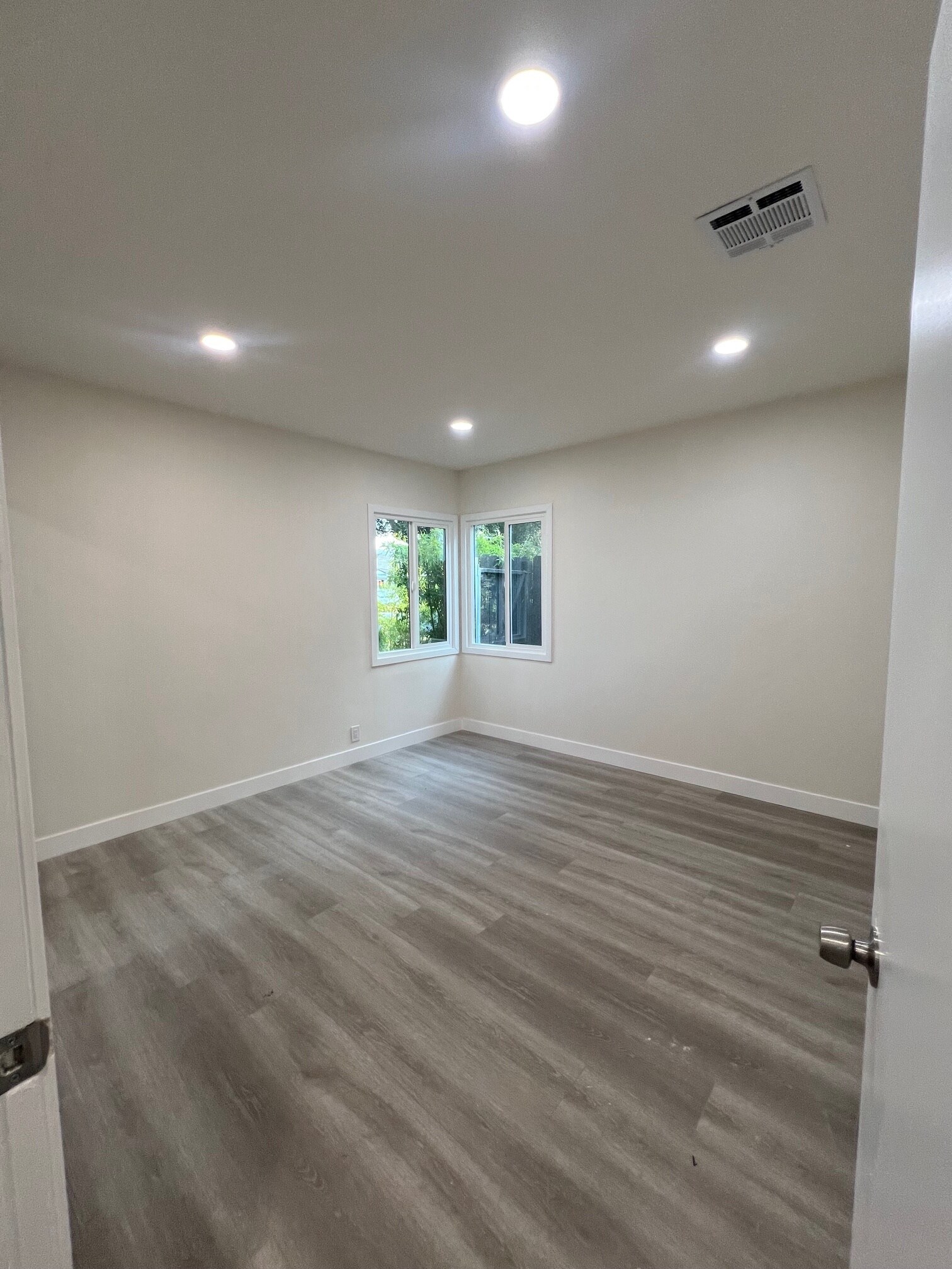 Building Photo - 515 Allen Ave