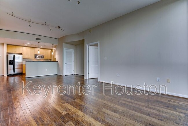 Building Photo - 5925 Almeda Rd
