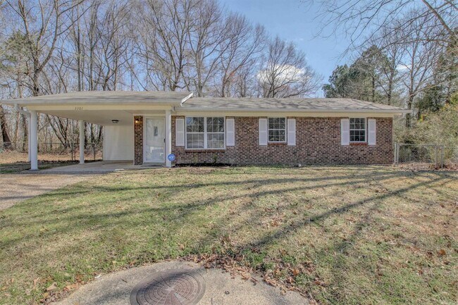 Primary Photo - 3301 Green Dr